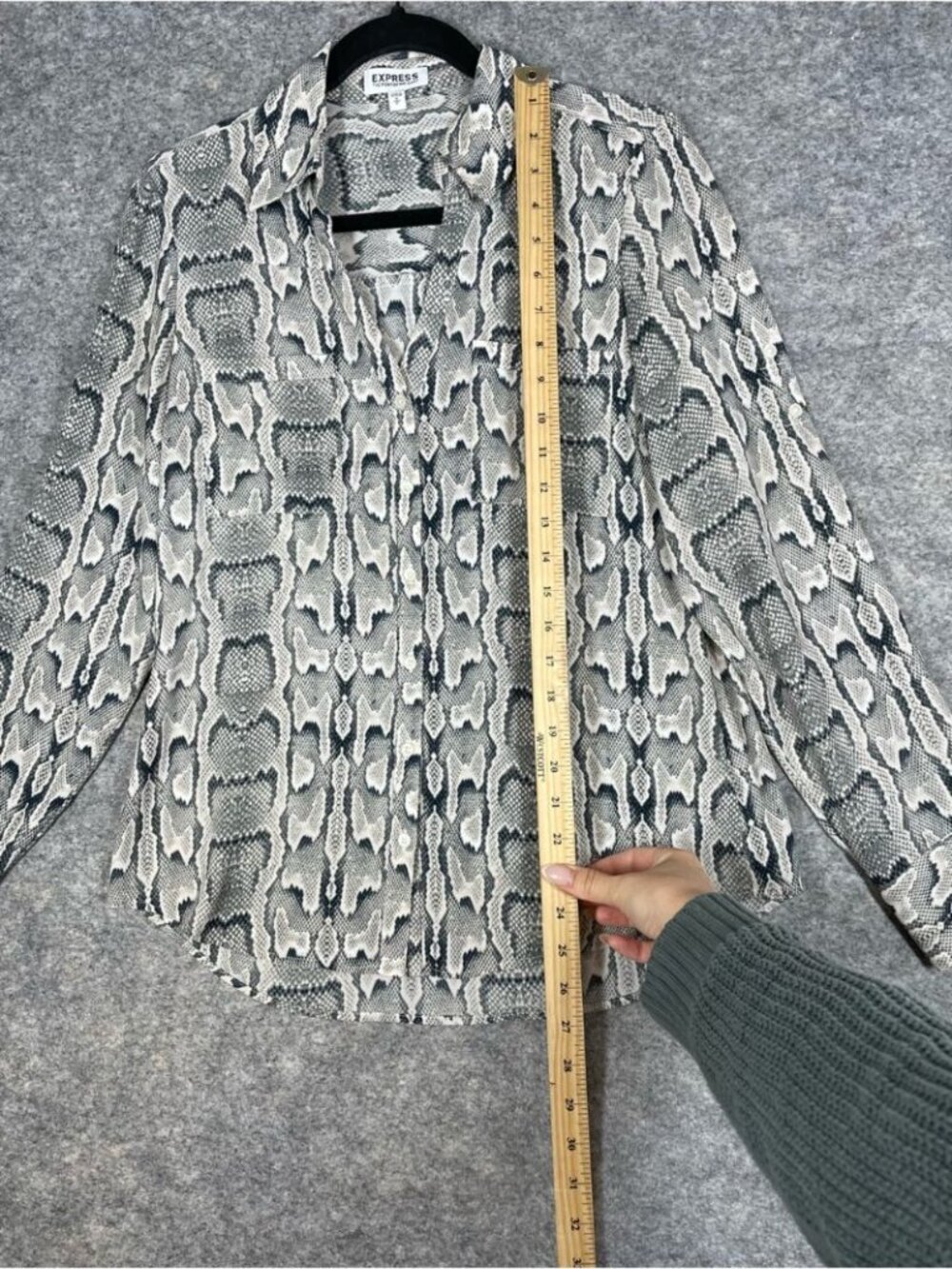Express Portofino Snake Print Blouse Button Front Career Top S Minimalist Chic - Picture 9 of 16